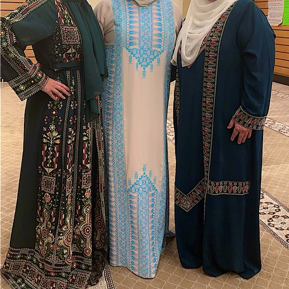 Palestinian Thobe Cream with Light Blue Embroidery - Picture 2 of 3